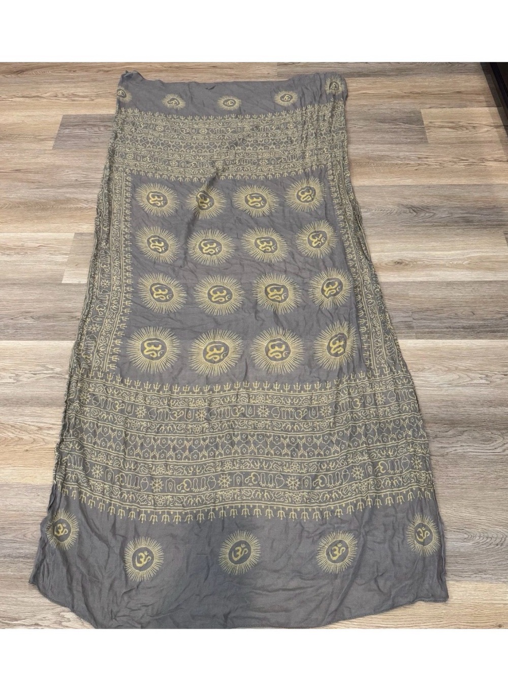 Meditation Yoga Prayer Shawl - Mantra Om - Gray Large Silver Gold 39x70